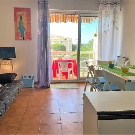 Au Lavandou, Proche Plage, Terrasse, Parking Privatif, 4 Couchages - Fr-1-251-236 * Le Lavandou